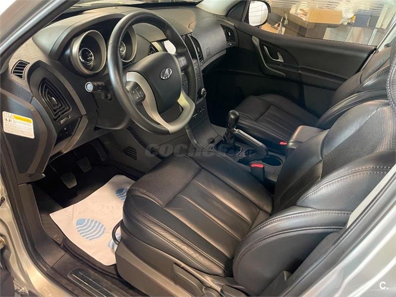 MAHINDRA XUV500 FWD 4X2 W8 7 plazas 5p.
