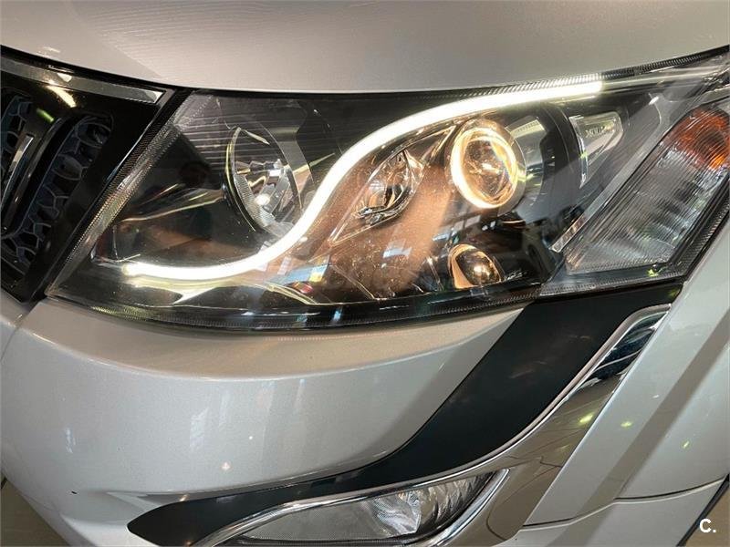 MAHINDRA XUV500 FWD 4X2 W8 7 plazas 5p.