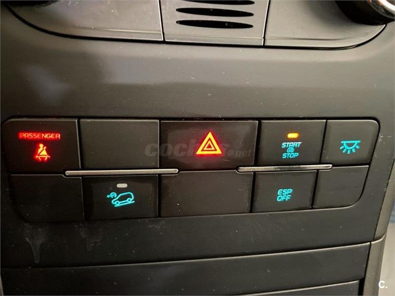 MAHINDRA XUV500 FWD 4X2 W8 7 plazas 5p.