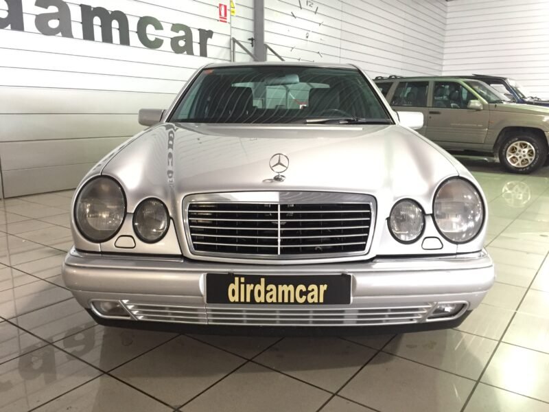 MERCEDES-BENZ E300TD 300TD