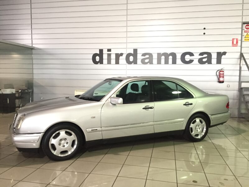 MERCEDES-BENZ E300TD 300TD