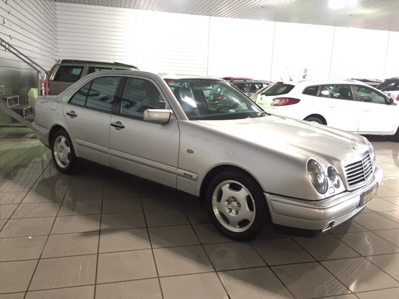 MERCEDES-BENZ E300TD 300TD