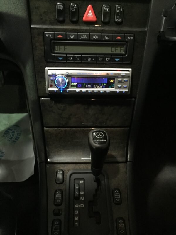 MERCEDES-BENZ E300TD 300TD