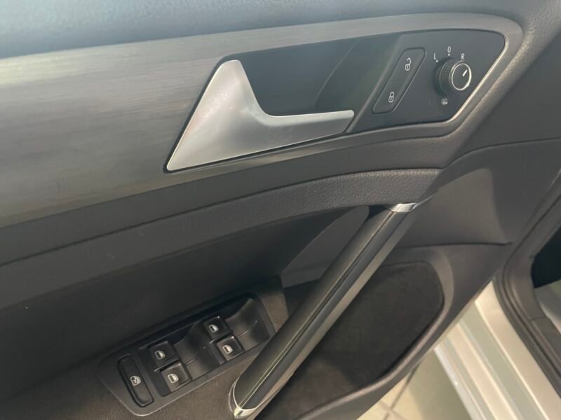 VOLKSWAGEN Golf 1.6 TDI 105cv DPF Sport 5p.