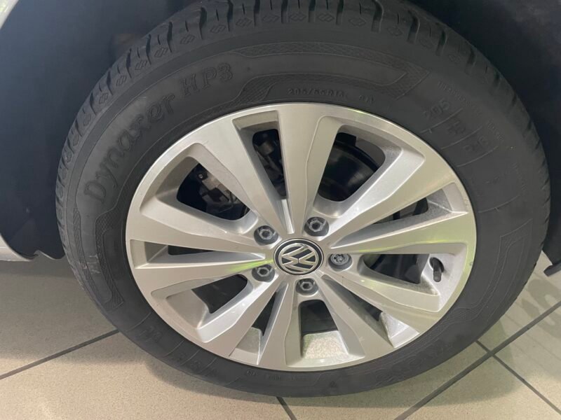 VOLKSWAGEN Golf 1.6 TDI 105cv DPF Sport 5p.