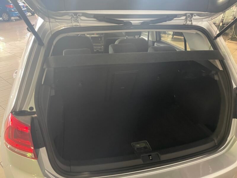 VOLKSWAGEN Golf 1.6 TDI 105cv DPF Sport 5p.