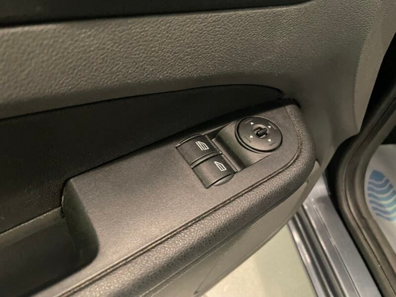 FORD Focus 1.6I TREND