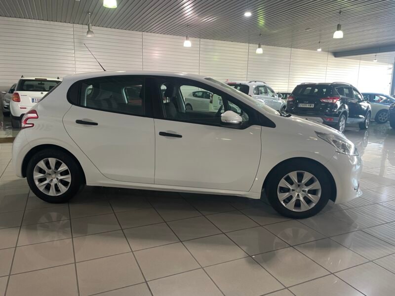 PEUGEOT 208 1.4 HDI