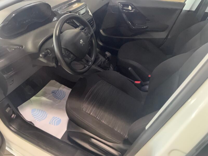 PEUGEOT 208 1.4 HDI