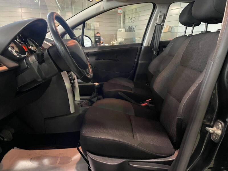 PEUGEOT 207 1.4 VTI