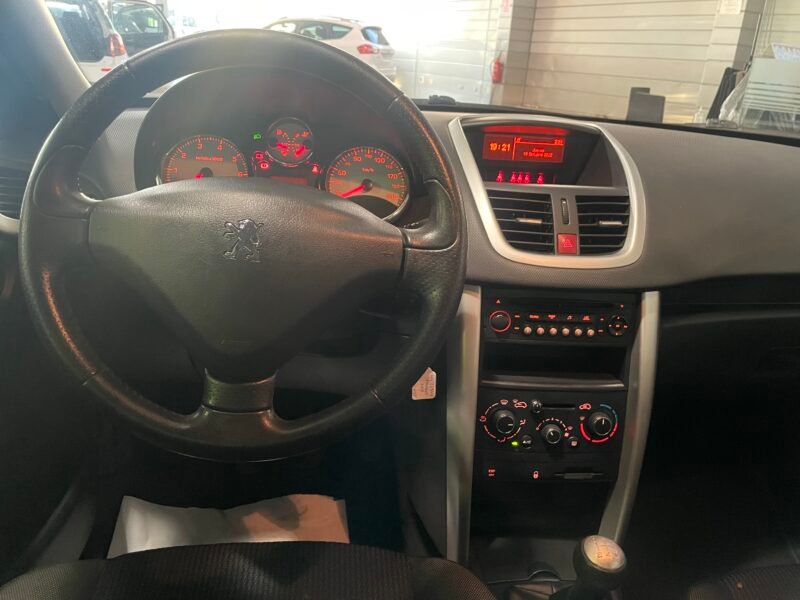 PEUGEOT 207 1.4 VTI