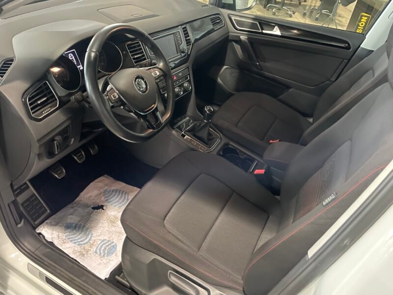 VOLKSWAGEN Golf SPORTSVAN