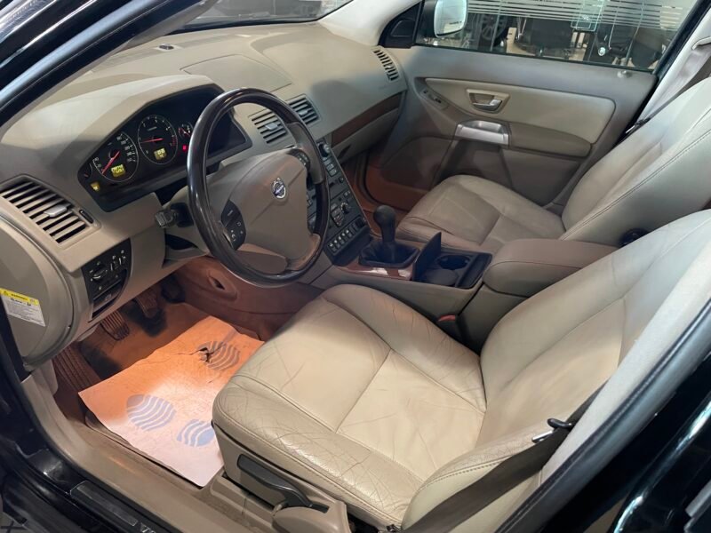 VOLVO XC90 2.4 D5