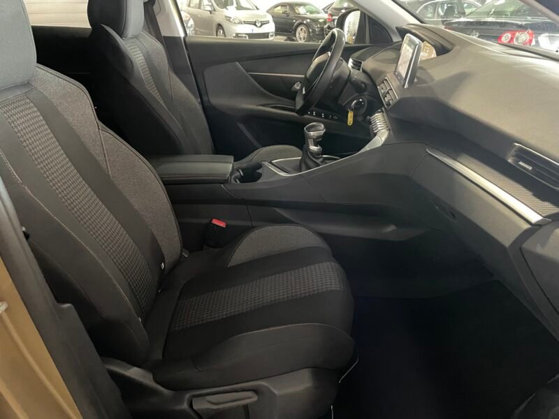 PEUGEOT 3008 1.5 HDI