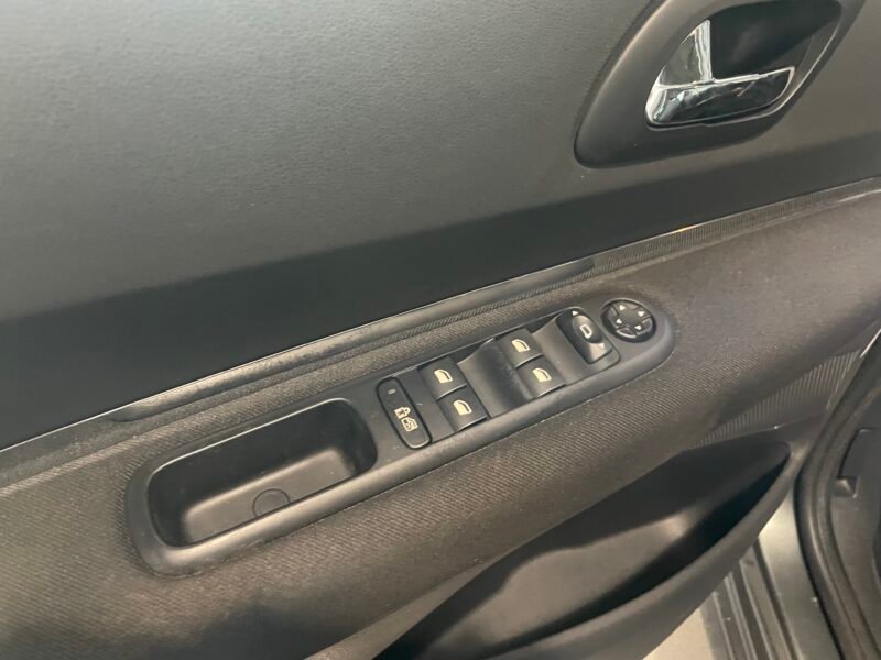 PEUGEOT 3008 1.6 hdi