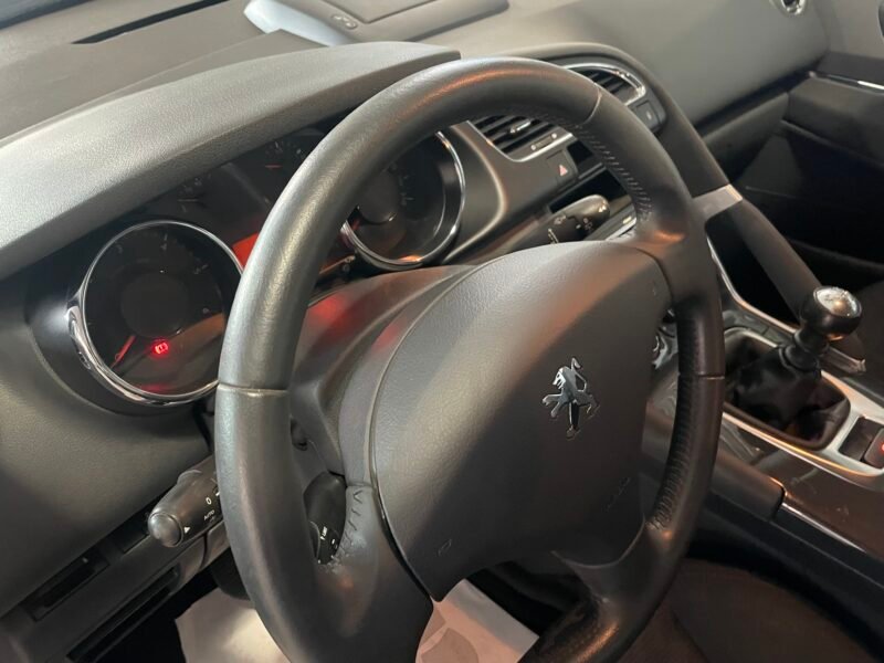 PEUGEOT 3008 1.6 hdi