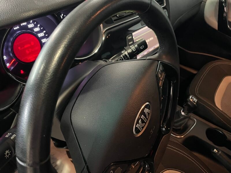 KIA ceed 1.6 CRDI EURO UEFA 2016