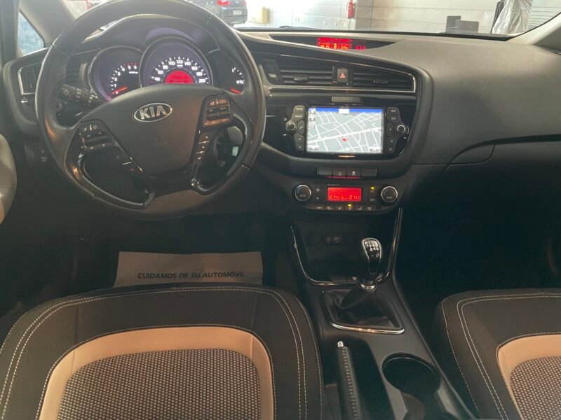 KIA ceed 1.6 CRDI EURO UEFA 2016