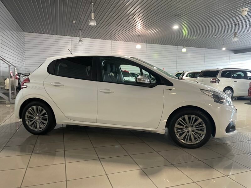 PEUGEOT 208 1.6 HDI STYLE