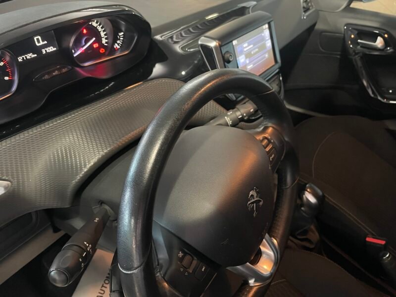 PEUGEOT 208 1.6 HDI STYLE