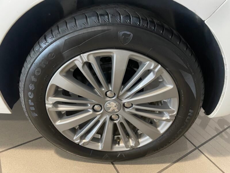 PEUGEOT 208 1.6 HDI STYLE