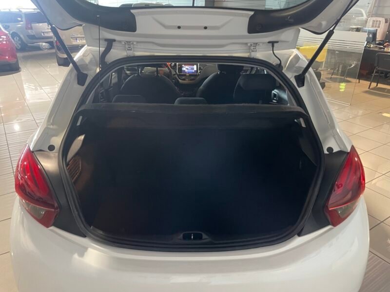 PEUGEOT 208 1.6 HDI STYLE