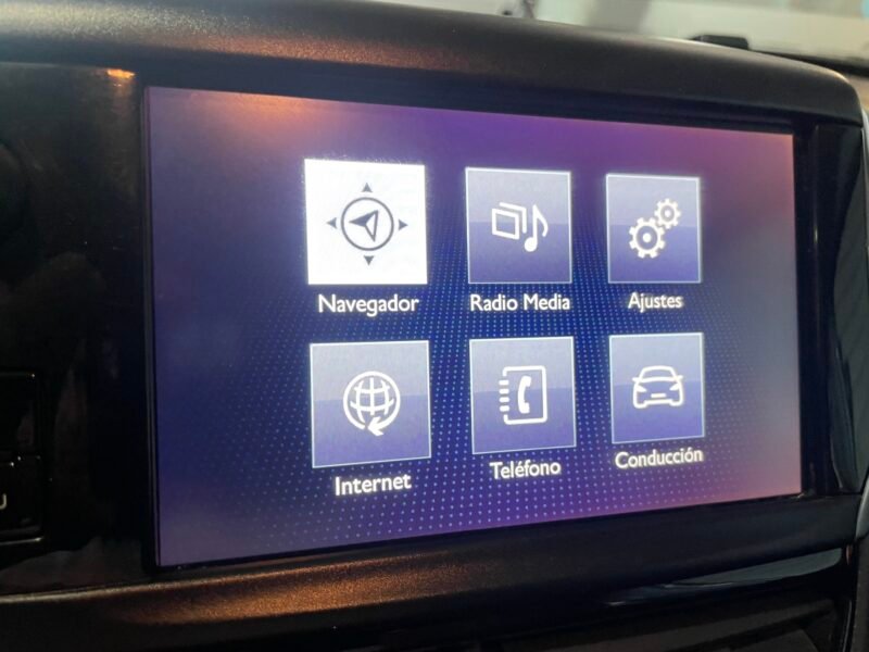 PEUGEOT 208 1.6 HDI STYLE