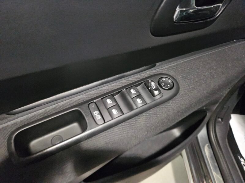 PEUGEOT 3008 1.6 hdi