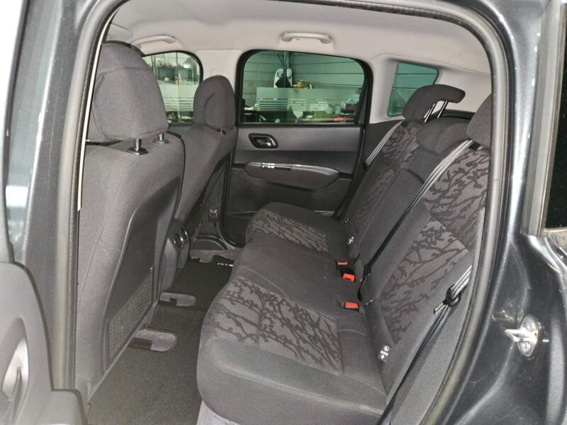 PEUGEOT 3008 1.6 hdi