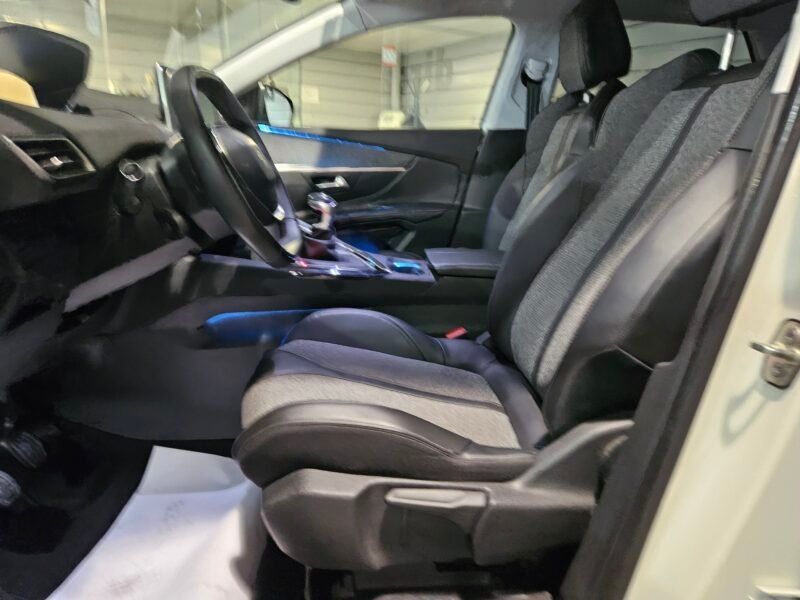 PEUGEOT 3008 1.5 HDI ALLURE 130CV