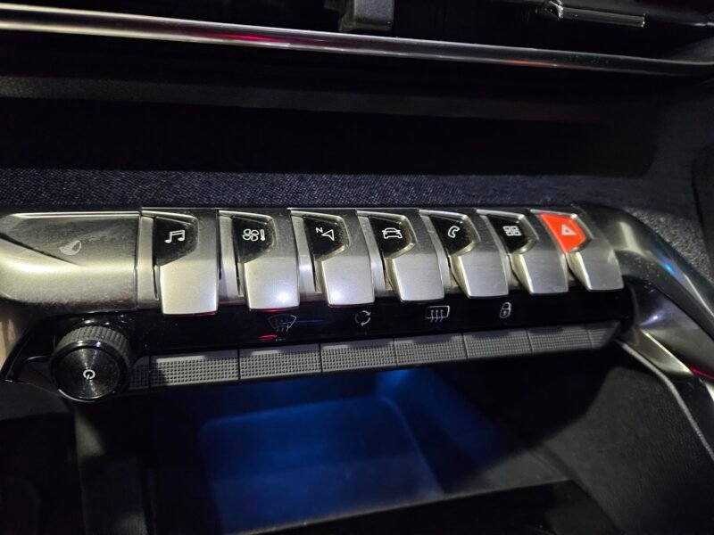 PEUGEOT 3008 1.5 HDI ALLURE 130CV