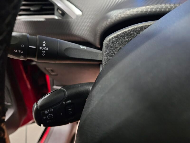 PEUGEOT 2008 1.5 HDI S&S ALLUURE