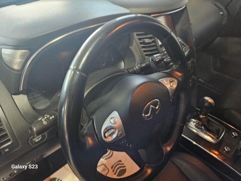 INFINITI QX70 3.0 D PREMIUM
