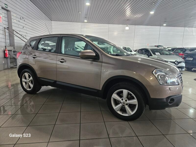 NISSAN QASHQAI 2.0i acenta