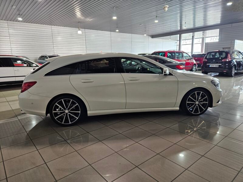 MERCEDES-BENZ CLA SHOOTING BRAKE 220 CDI AUTO