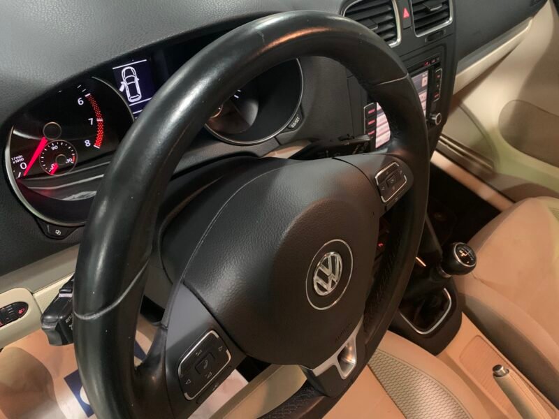 VOLKSWAGEN Golf 1.4 TSI SPORT