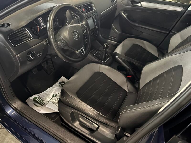 VOLKSWAGEN JETTA 2.0 TDI SPORT