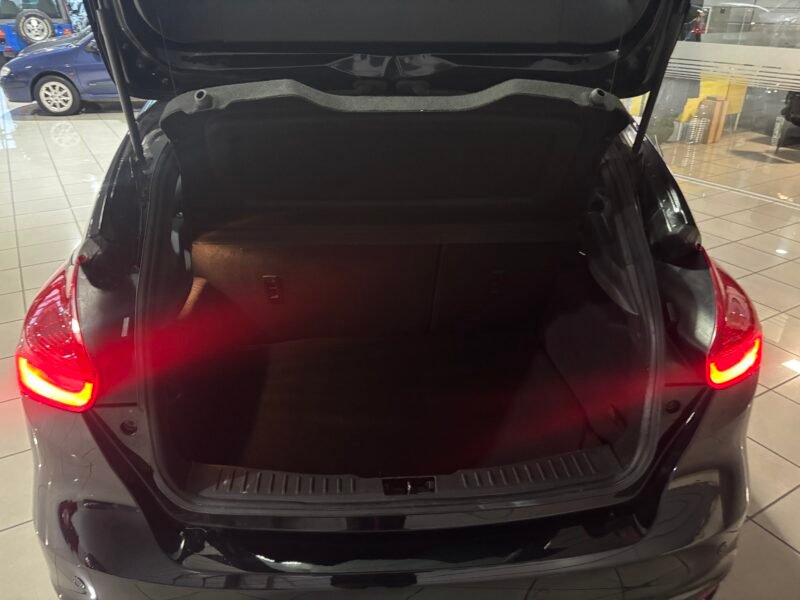 FORD Focus 1.5 TDCI 120CV ST LINE