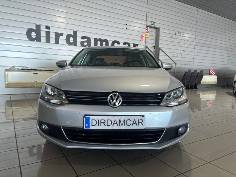 VOLKSWAGEN JETTA 1.6 TDI 105 SPORT