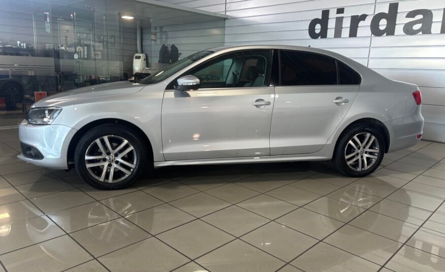 VOLKSWAGEN JETTA 1.6 TDI 105 SPORT