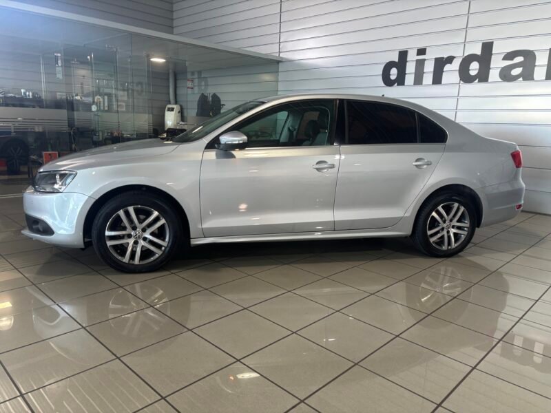 VOLKSWAGEN JETTA 1.6 TDI 105 SPORT