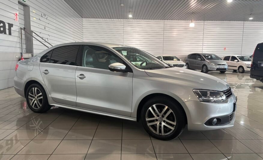 VOLKSWAGEN JETTA 1.6 TDI 105 SPORT
