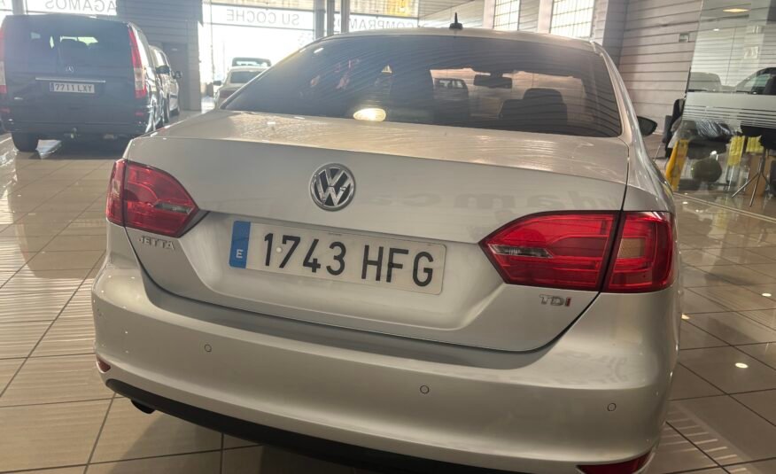 VOLKSWAGEN JETTA 1.6 TDI 105 SPORT