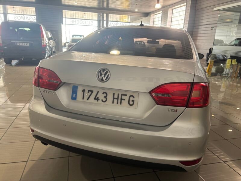 VOLKSWAGEN JETTA 1.6 TDI 105 SPORT