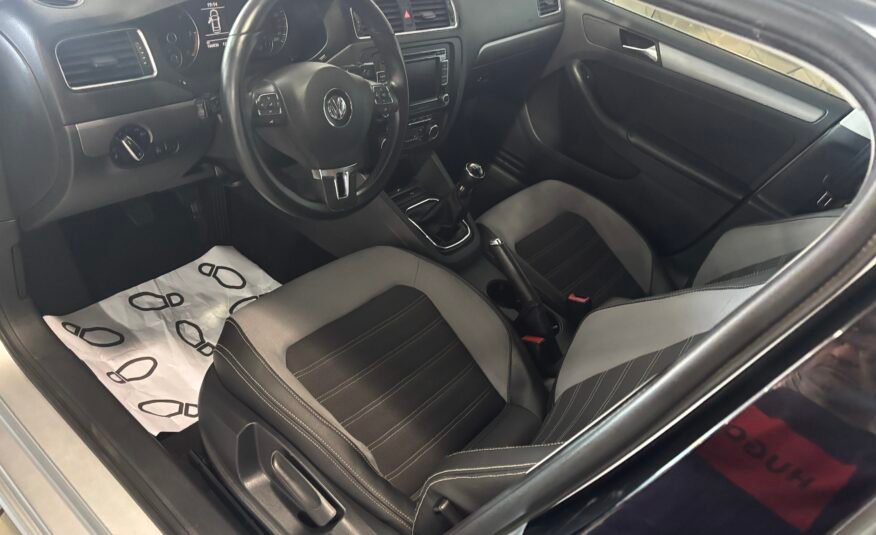 VOLKSWAGEN JETTA 1.6 TDI 105 SPORT