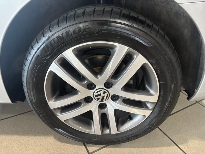 VOLKSWAGEN JETTA 1.6 TDI 105 SPORT