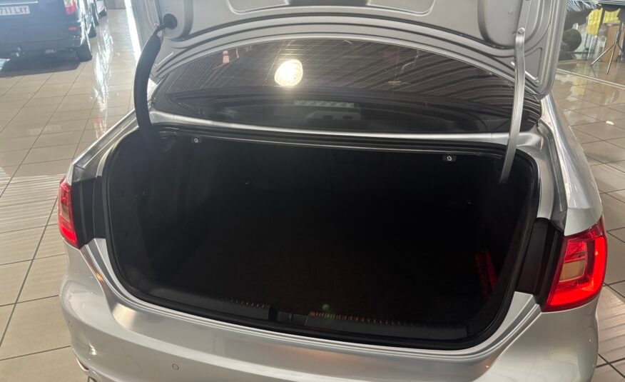 VOLKSWAGEN JETTA 1.6 TDI 105 SPORT