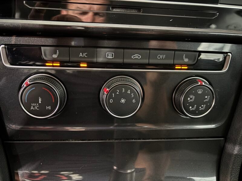 VOLKSWAGEN Golf 1.0 TSI