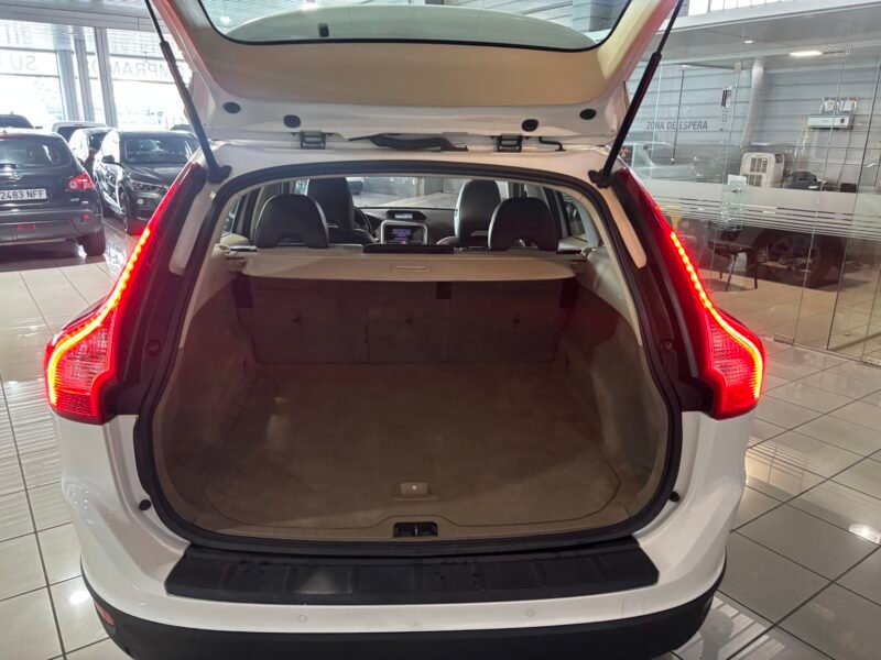 VOLVO XC60 2.4 D5 AWD