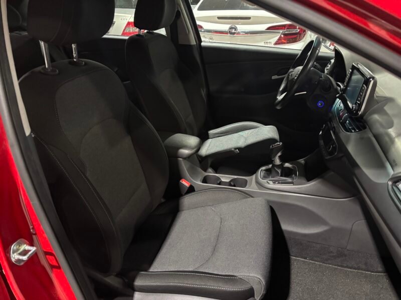 HYUNDAI i30 1.5 DPI SLX